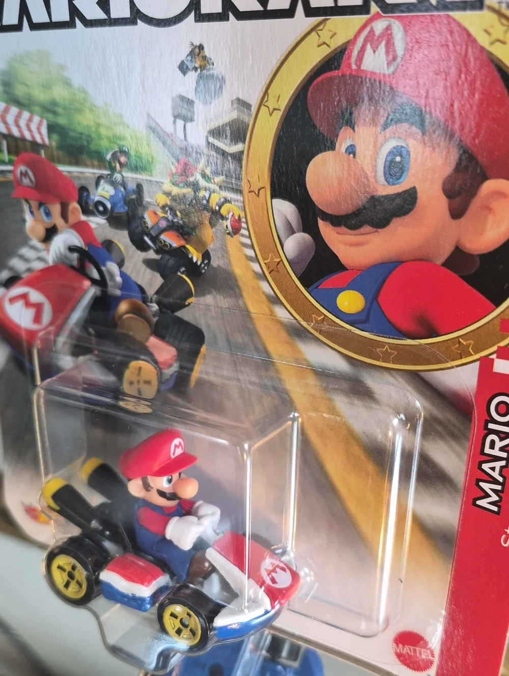 Mariokart × HotwHeeLs Mario Standard Kart Car, 1:64, Red & Blue Multi.